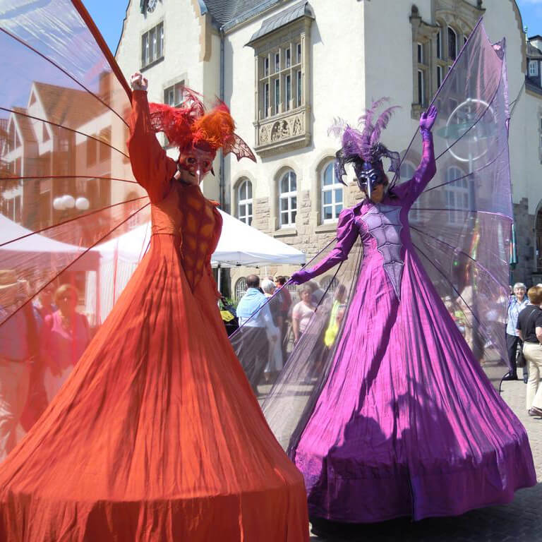 Die Venezianischen Stelzen Flügelkostüme Phoenix & Ikarus in Dortmund.